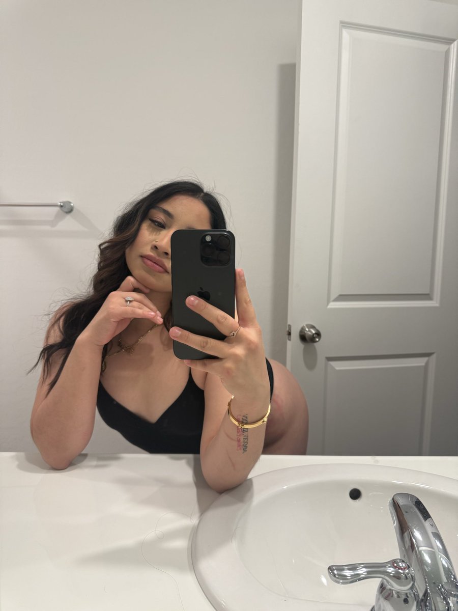 BriMayo00's tweet photo. Let me know, what you guys want to see more of 🤭😩 https://t.co/KXFyeEhVHB