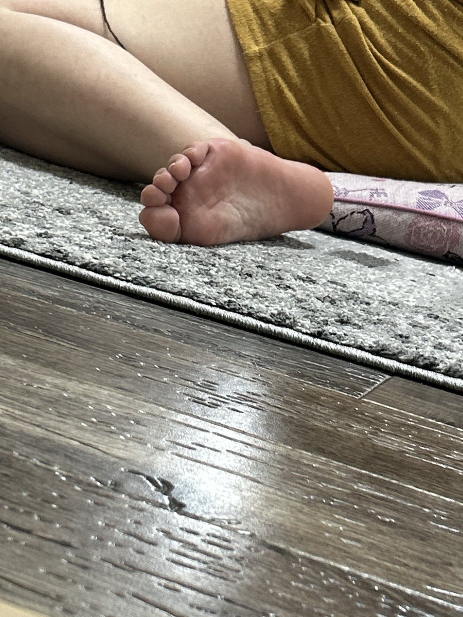 u23rd3's tweet photo. 彼女の足裏画像欲しい方いませんか？
詳しくはDMで！ #足裏 #足裏フェチ https://t.co/p7uPyLZmwC