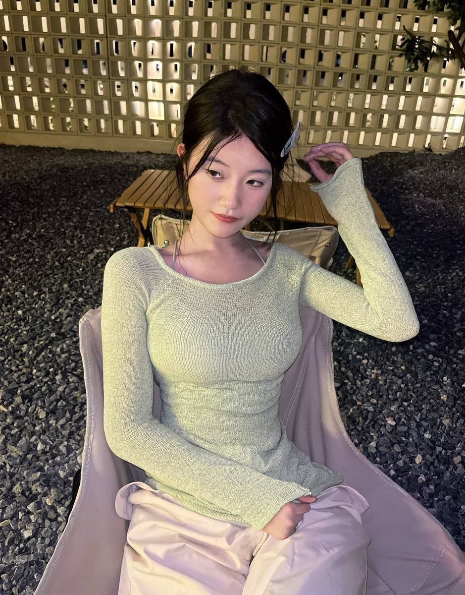 AChoi10447's tweet photo. 背北，反差婊搖的很賣力喔
#台妹   #偷吃 #反差
入群看完整版流出：
https://t.co/Ew3kLpvOMT https://t.co/DccFqZ1g95