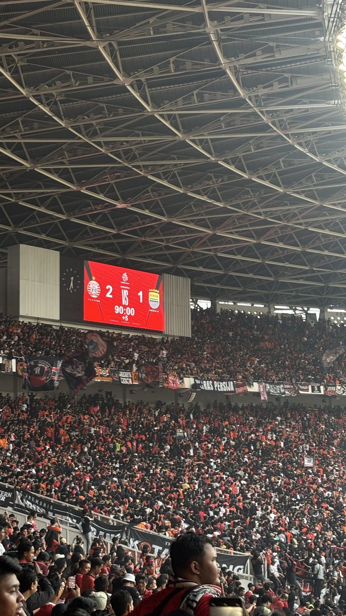 ed____ho's tweet photo. oh Persija is wonderful ❤️ https://t.co/cClIHXwYsy