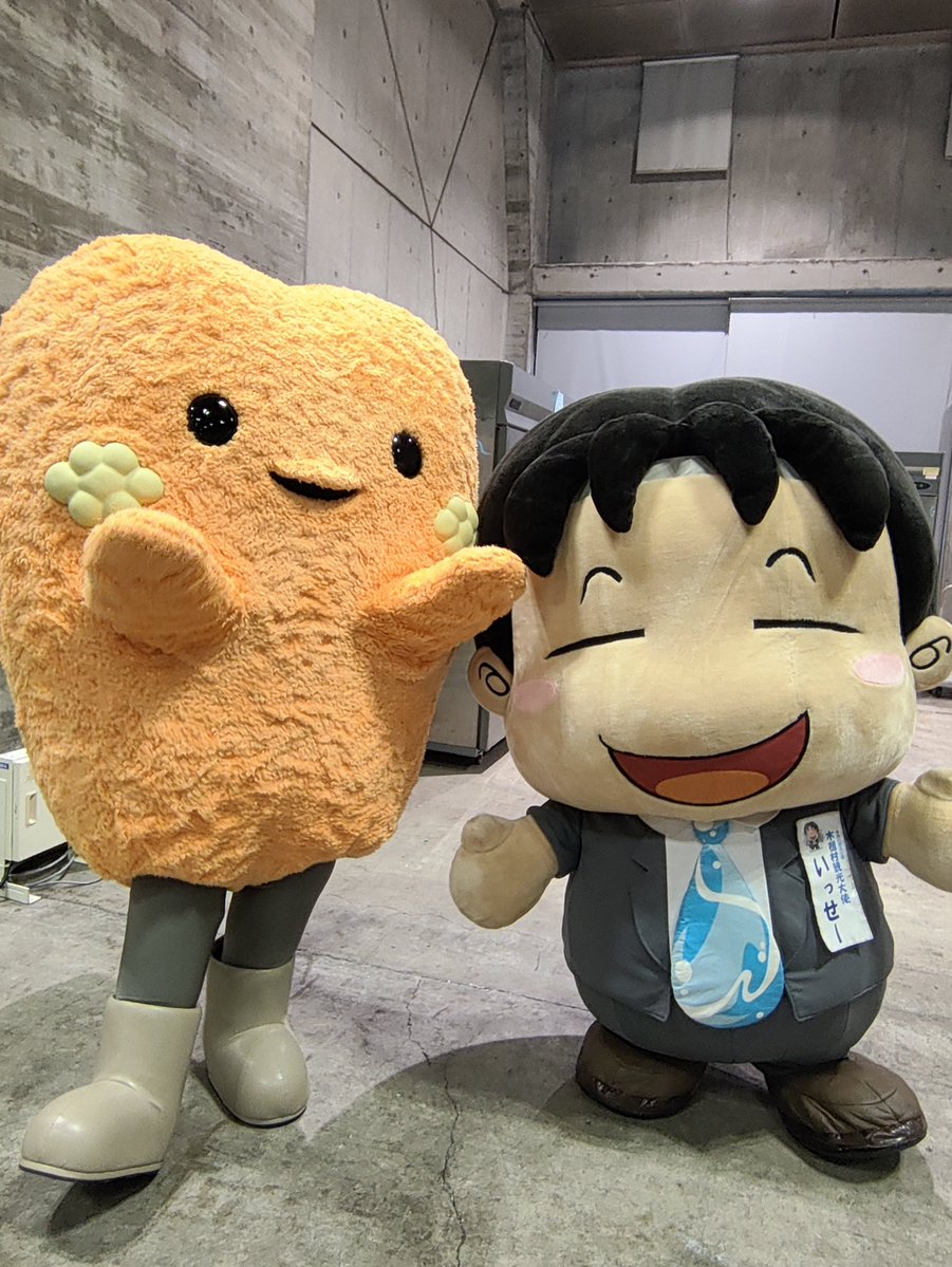pan_tare's tweet photo. 今回のお初　BOSOアジフライくん 背中にちゃんとソースかかってて可愛い　いっせーくんとこのそばドラも楽しみ😋
#BOSOアジフライくん 　#いっせーくん　#おすそわけマルシェ https://t.co/G2f2qHSKcT
