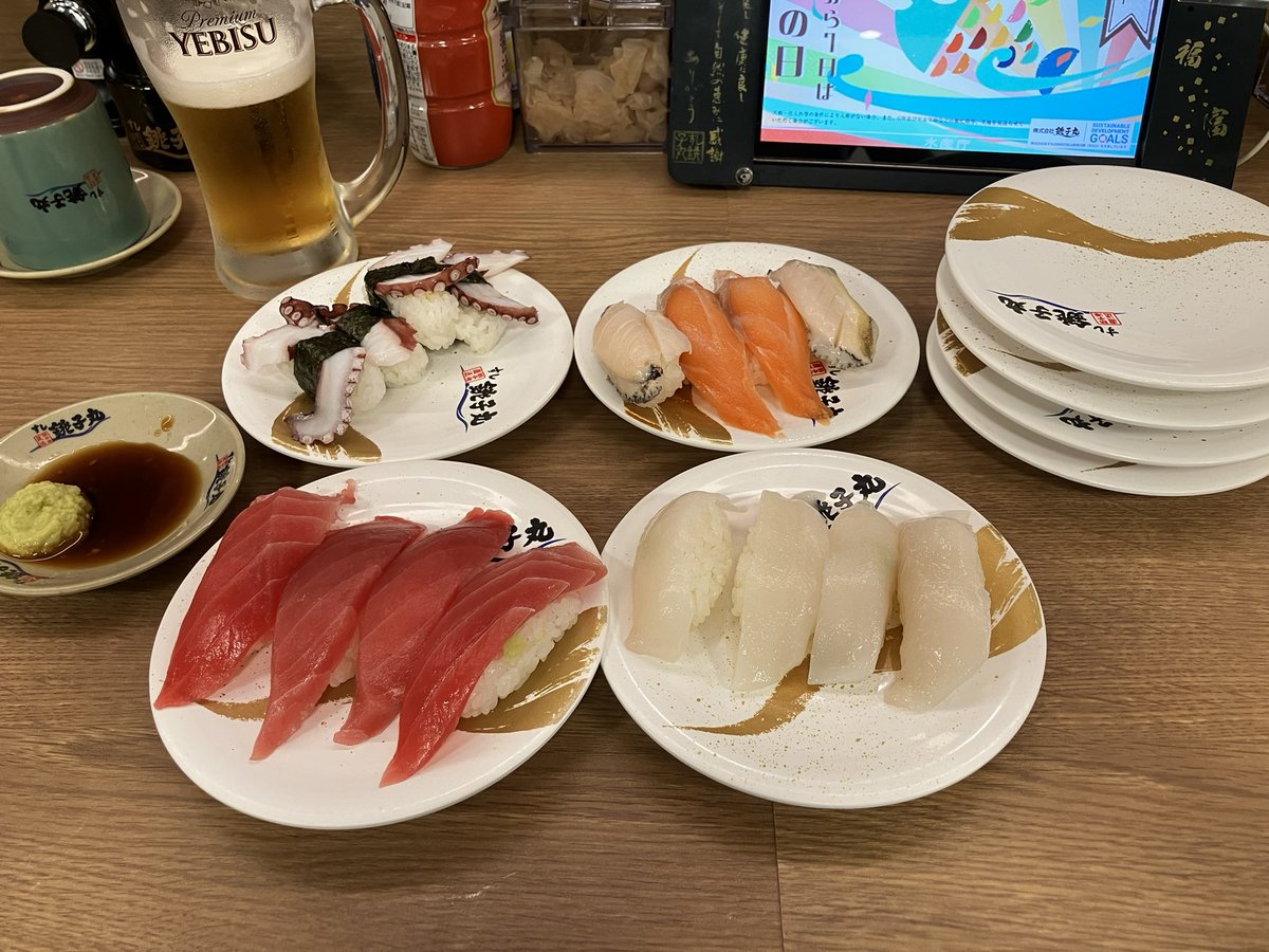 Tg4Ham's tweet photo. 皆様、土曜日も1日お疲れ様でした✨
ここのところ武蔵家で脂っこい食事が続いたので今日はサッパリと銚子丸さんでお寿司を頂きました😄✨✨✨
ネタも新鮮です✨✨　でもやっぱりあら汁がヤバいほど美味しいです😄✨

#銚子丸
#お寿司
#あら汁 https://t.co/DVtxsgmGox