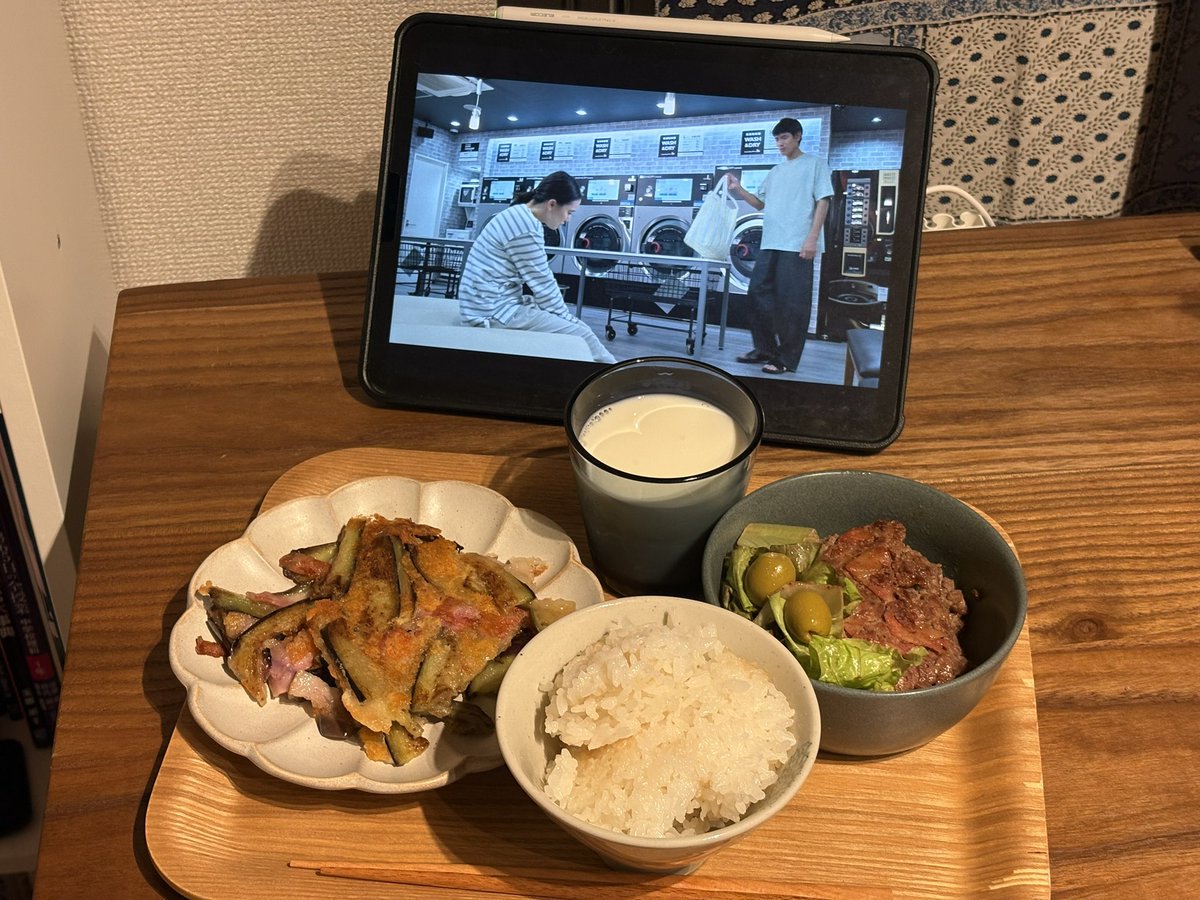 prettyfumitan's tweet photo. 週末のなんてことない飯

･ナスのガレット
･ハンバーグ https://t.co/ING96NIOs0