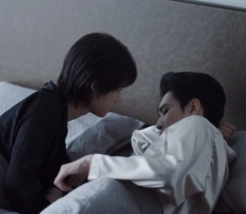 LoveLovesnwej's tweet photo. The way he look at him 🫠

#themissingpiece #貌合神离 #RaoZihao #zhuhou #cbl https://t.co/Y6j3jvblbK