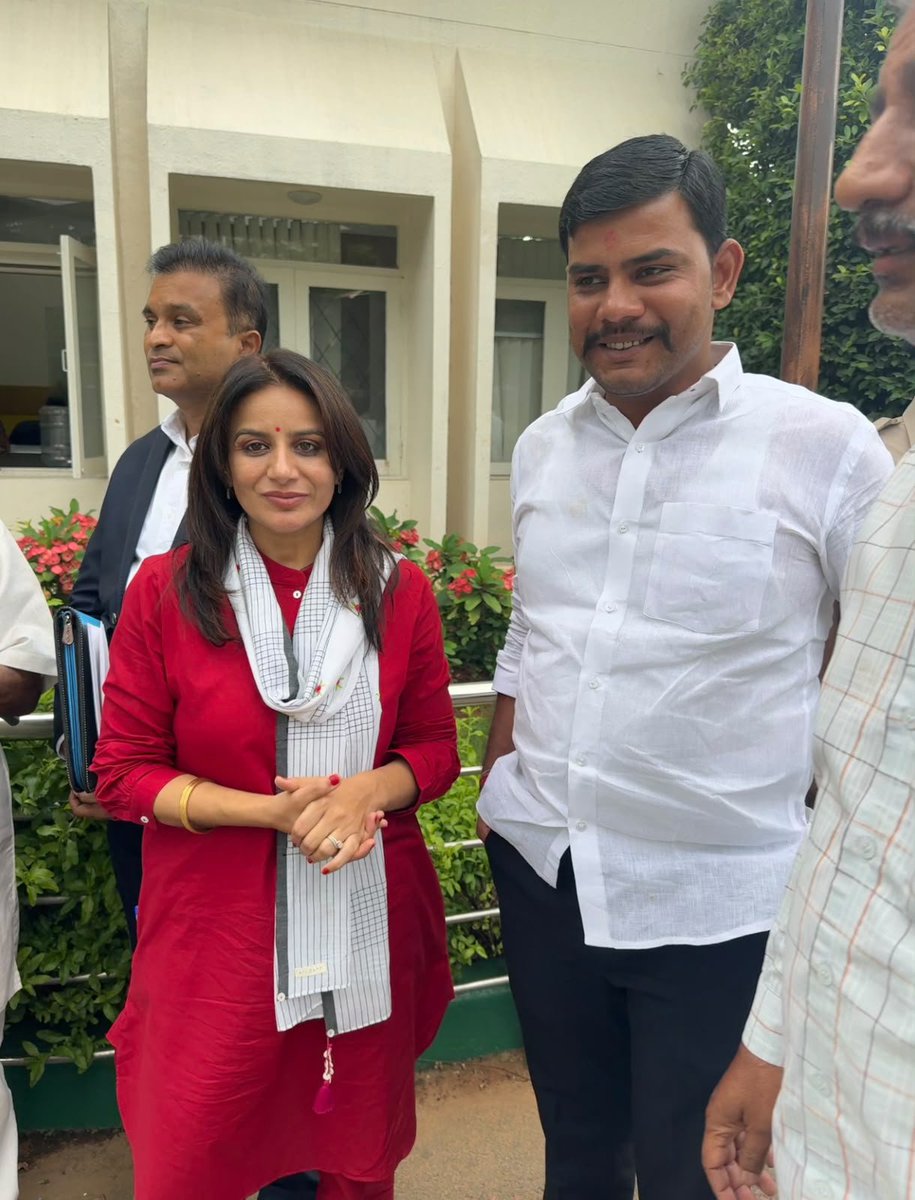 DadaSindagi's tweet photo. Pooja madam https://t.co/QerI7hqmLt