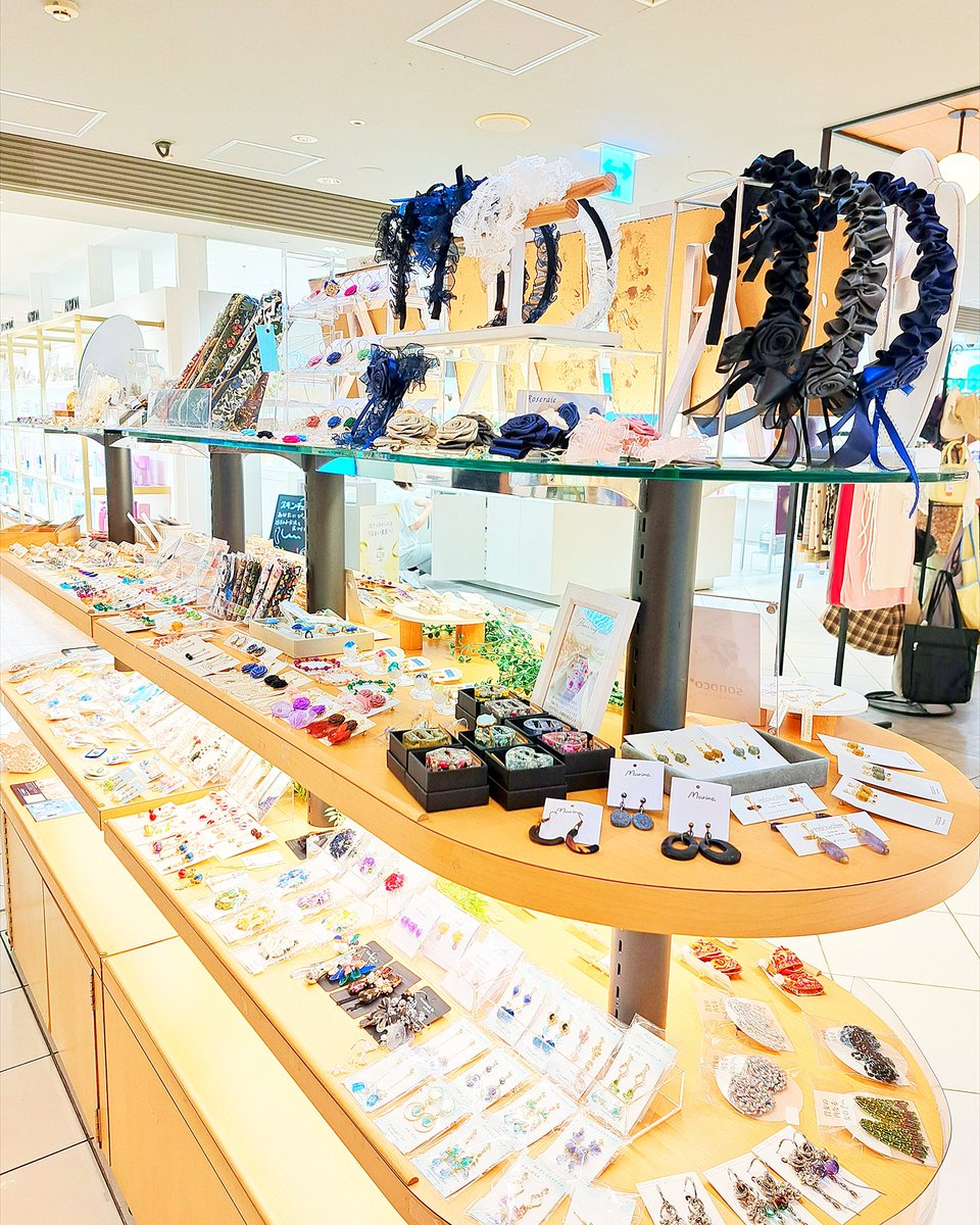 hakomittsu's tweet photo. 本日の営業終了致しました。
ご来店ありがとうございました！(*^^*)

また明日、森ノ宮店11-17時、中崎町店は13-19時、京阪モール本館１階(京橋駅直結)でのハンドメイドPOPUPアトリカは10:30-20:30にてどちらも素敵な作品とともにお待ちしております♪

#はこみっつ https://t.co/NY5QdQs1Xn