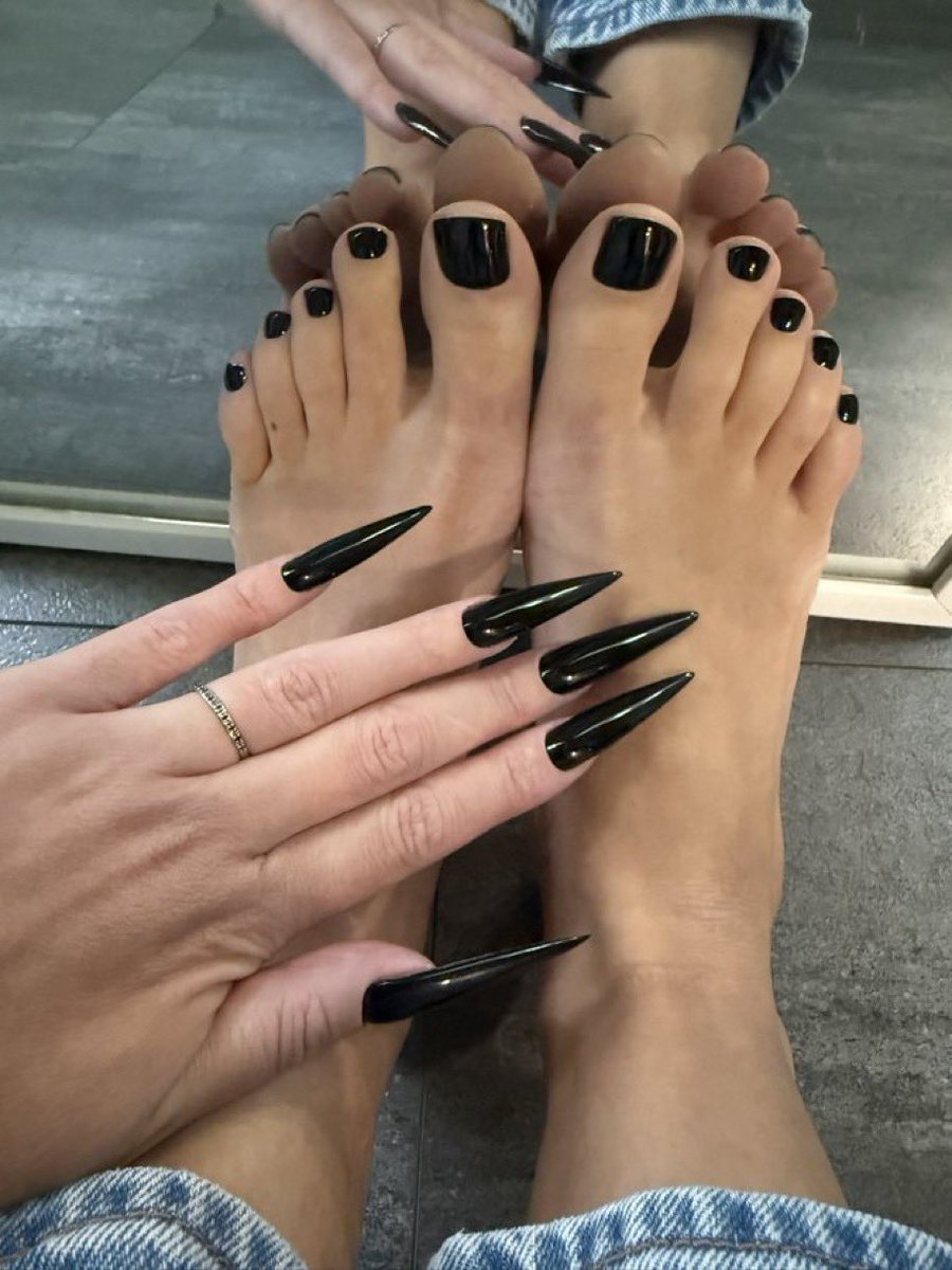 GoddesTatix7's tweet photo. New set. New claws. New toes. You already know who pays for this. Send 💸 https://t.co/gvKO38MVyp