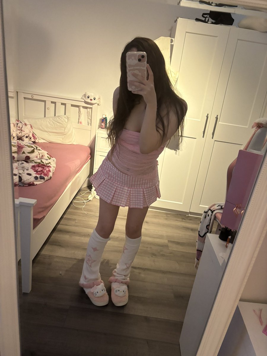 privetedslut's tweet photo. can you tell i like skirts :P https://t.co/K4OX1X9NPp