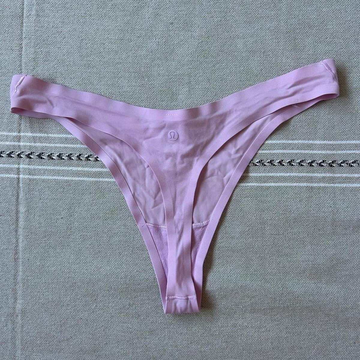 depopgooner's tweet photo. Lululemon thong XS
(and a complimentary pic of the seller, from one of her other listings)

#depop #depoptwt #bwc #pawg https://t.co/1PPvj3KpuX