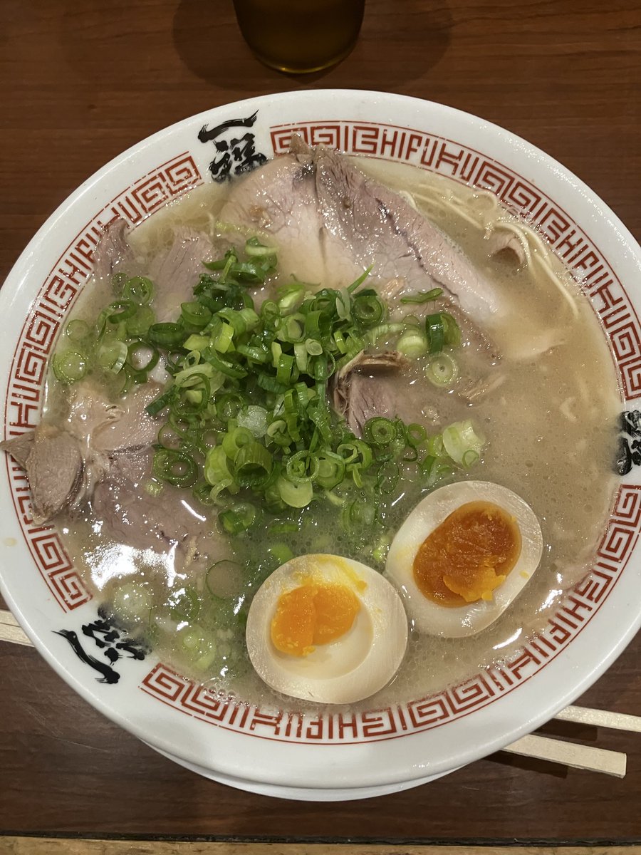 Akiteru_Y's tweet photo. 朝からの政治塾の講義を終えて同期の懇親会へ！
そして帰路につき、途中でラーメンを貪ってしまいました。
#ラーメン https://t.co/Rx79JUkeUo