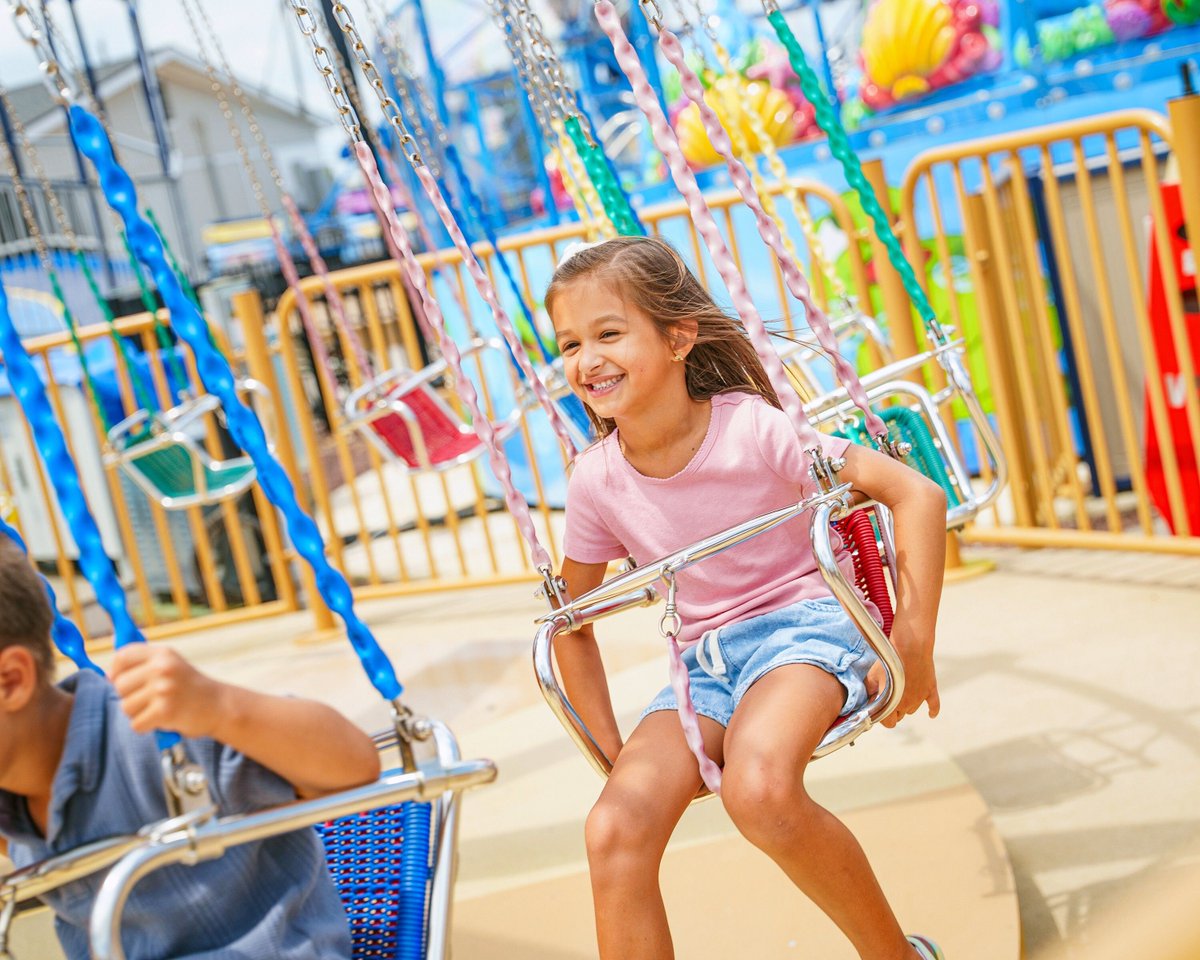_FantasyIsland_'s tweet photo. Swing by for Unlimited Rides Wristbands all weekend long!  Saturday 3pm-10pm | $25 per Wristband and Sunday 1pm-7pm | $25 per Wristband. https://t.co/yyCt5qg0wo