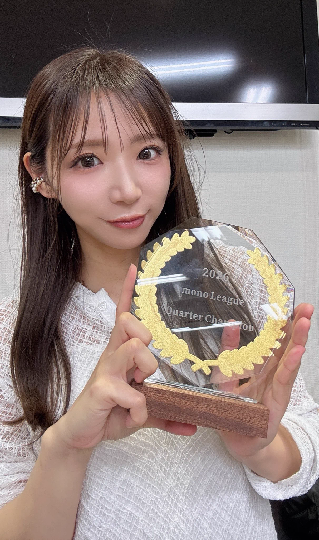 石田 亜沙 己