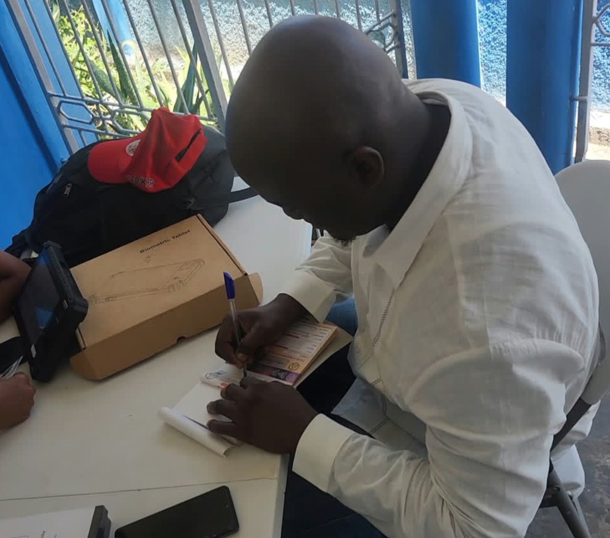 KoudeyN's tweet photo. Se nan lokal Lise Jean Robert CIUS nan zòn raboto nan vil gonayiv jounen vandredi 11 septanm 2026 la, kandida pou pòs senatè latibonit la, Fred Evens Sylvain enskri kòm elektè, nap raple eleksyon yo prevwa fèt mwa desanm pwochen.#MOBILE https://t.co/0Kak8RzZ1u