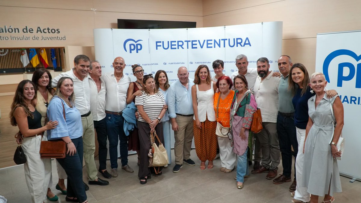 MDominguez_Glez's tweet photo. Fuerteventura tiene ganas de cambio y el Partido Popular cuenta con el proyecto y el equipo para hacerlo posible.

Comenzamos en Puerto del Rosario el inicio del curso político del PP de Fuerteventura, acompañados por nuestra militancia, el secretario general del Partido Popular, Miguel Tellado, y todo el equipo de la isla.

Gracias a los que han participado en este encuentro. Vuestra fuerza, compromiso e ilusión nos impulsan a seguir trabajando para lograr más oportunidades, mejores servicios y un futuro a la altura de lo que merecen los majoreros.

Jessica de León ha anunciado su candidatura a la Presidencia del Cabildo de Fuerteventura. Una apuesta que representa la renovación, la ambición y el proyecto sólido del PP para la isla.

Es la hora del cambio. Y desde el Partido Popular de Canarias vamos a trabajar a su lado para que ese cambio sea una realidad.

Fuerteventura merece más. Y juntos vamos a conseguirlo.