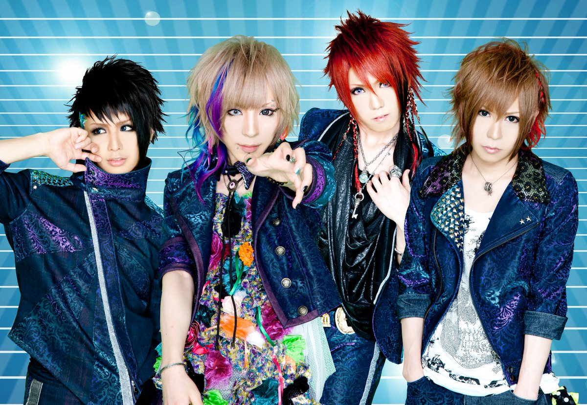 div_official_'s tweet photo. 【PRE-RECHARGE ONEMAN TOUR】

充電期間前、最後の全国ワンマンツアー。

ツアー開幕となる2公演では、各時期の衣装と楽曲を通して、これまでのDIVをお届けします。

■09.25 FRI｜西川口Hearts
OPEN 17:30 / START 18:00
1st mini ALBUM「無題のドキュメント」収録曲を演奏予定。
衣装は「ANSWER」。

■09.26 SAT｜柏ThumbUp
OPEN 17:30 / START 18:00
1st Single「夏の行方」収録曲を演奏予定。
衣装は「夏の行方」。

■チケット一般発売中
https://t.co/YqlxFGauuW

西川口・柏公演でお待ちしています！

#DIV
#PRE_RECHARGE_ONEMAN_TOUR
@acme_chisa
@acme_shogo
@chobi8_bass
@satochiroru