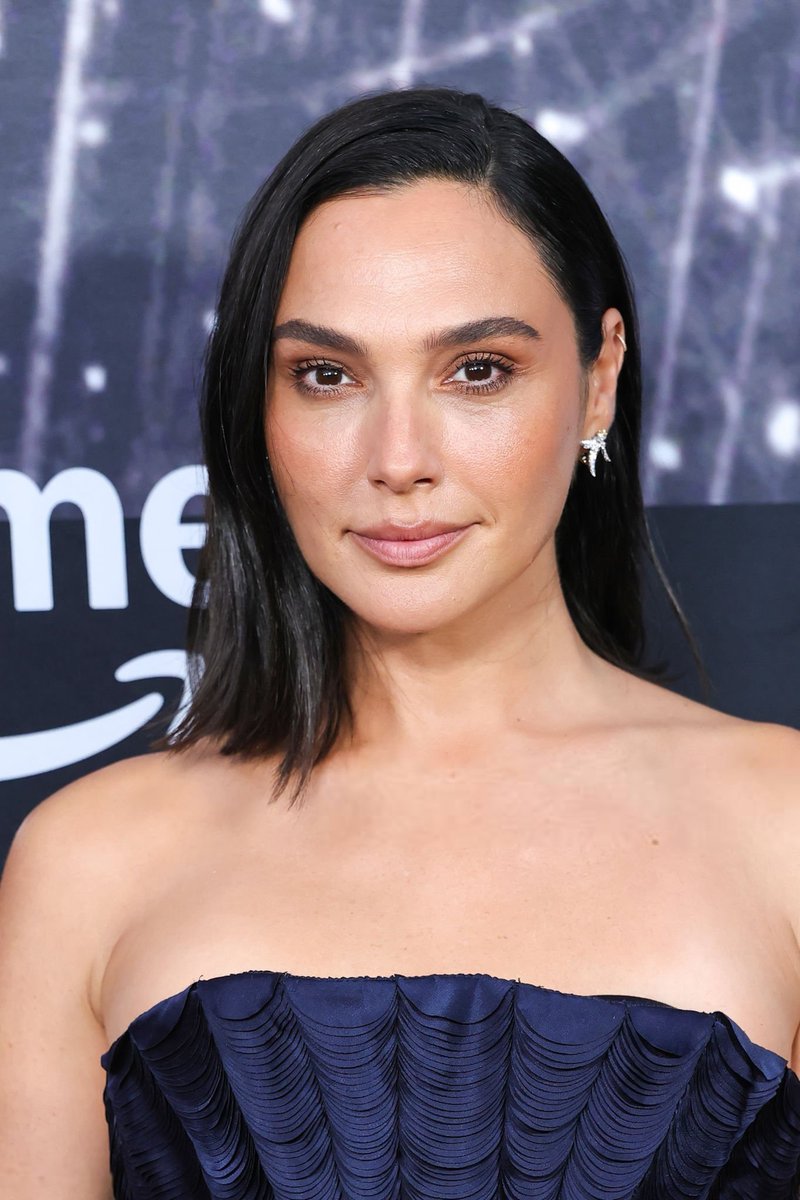 Goon4Jenna's tweet photo. Gal Gadot me excita tanto, que literalmente me podría masturbar sólo viendo su cara y aún así venirme a chorros, simplemente una diosa esta mujer🤤 https://t.co/U0IncjelVf