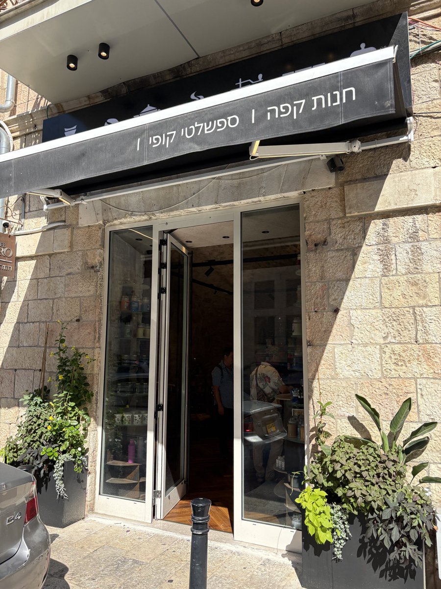 amsterdamski2's tweet photo. אם אתם מחפשים קפה מגניב בשבת בירושלים בואו לנסות את המקום של מישל בשבטי ישראל, מאחורי העירייה. מטר משכונה חרדית אבל בבניין של הכנסיה אז אין שום טעם בכלל לריב. אחלה קפה ומישל מקסים https://t.co/6hsb0lific