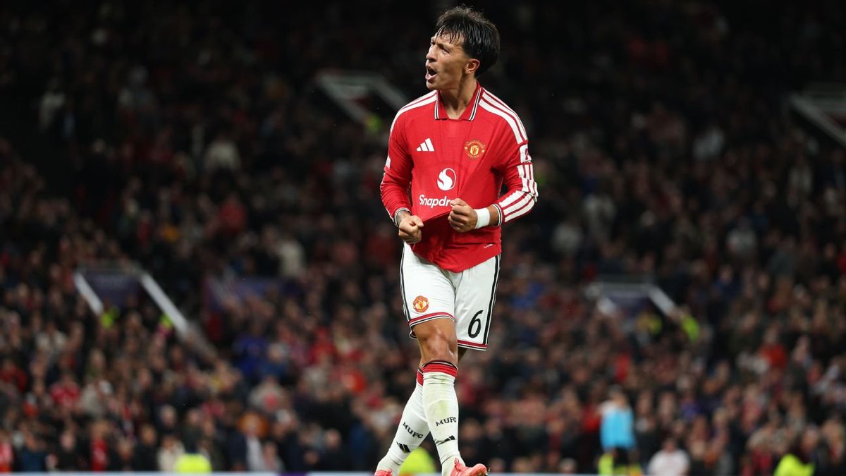 Heartof_MUFC's tweet photo. 🗣 @LisandrMartinez commented on Leny Yoro's performance against Sabah: “Leny had an outstanding game. His defensive skills, ball control, and composure in every one-on-one situation were impressive. He truly represents the future of this club, and we need to support him.” #MUFC https://t.co/o13LkXLoqd