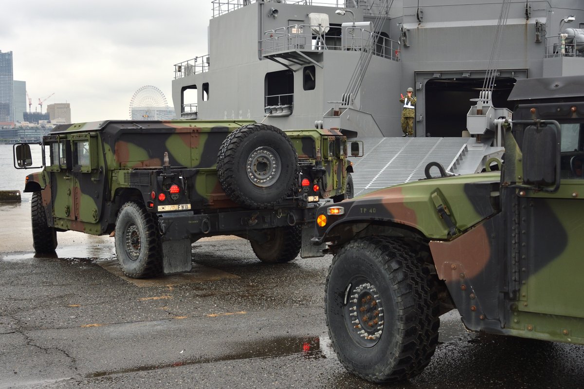 jgsdf_gcc_pao's tweet photo. 令和８年度国内における米陸軍との実動訓練（オリエント・シールド２６）に先立ち、横浜ノース・ドックにおいて自衛隊海上輸送群「ようこう」に米軍車両等を搭載し、日米共同による海上機動を実施します。
＃陸上自衛隊　＃陸上総隊　＃OS26

Prior to the FY2026 Orient Shield 26 exercise with the U.S. Army in Japan, U.S. military vehicles and other equipment will be loded onto the Japan Self-Defense Forces’ Maritime Transport Group vessel YOKO at Yokohama North Dock. The vessel will then conduct join maritime movement as part of Japan-U.S. cooperation.🤝