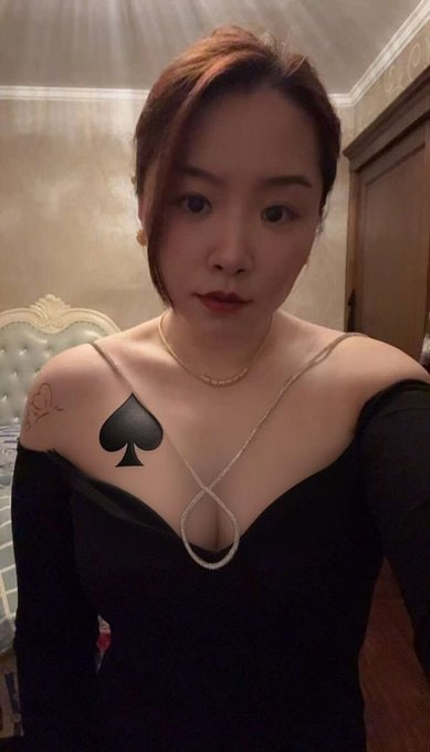 DoffaIntrovert's tweet photo. 这个黑桃图案有什么寓意吗？为什么给我改成这样啊？ https://t.co/5wvQkm8N1a