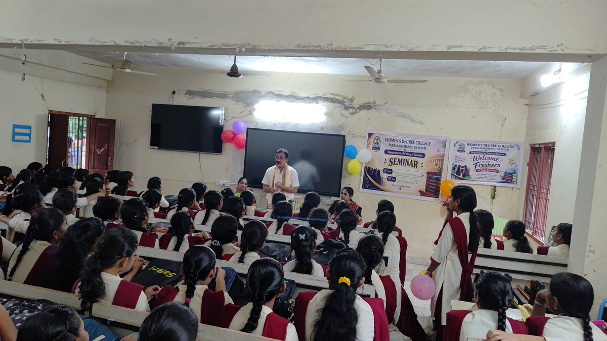 WDCGAJAPATI's tweet photo. Seminar of Political Science department @DHE_Odisha @AGACPS https://t.co/mLPqGODrEv