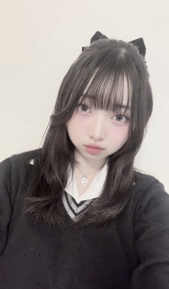 gou___chan's tweet photo. 大きなリボンが猫耳みたい🐈‍⬛🤍ྀི https://t.co/tHytwGwTJQ