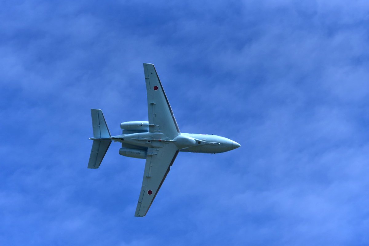 NH879's tweet photo. 本日の秋田空港と航空自衛隊秋田分屯基地の空の日祭りは天気も良く、なかなか楽しかった。
ただ今年は駐車場に案内人が配置されてなくて、駐車場内大混雑で車を出すのに１時間かかった(^_^;)
次は松島基地参戦かな〜
#航空祭
#航空自衛隊
#秋田空港
#秋田分屯基地 https://t.co/P9WfOFe2Rr