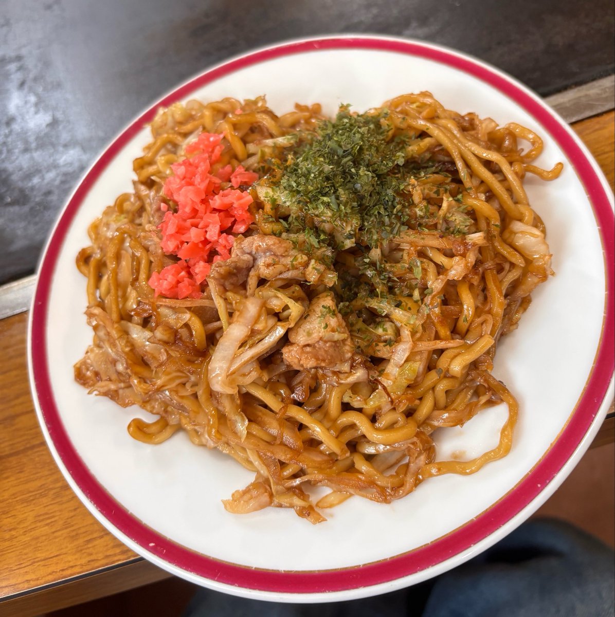 hehiruro's tweet photo. お昼…よしかやの焼きそば
おやつ…花島のまんじゅう
ゆず味だったのでコラボw https://t.co/VYv0fPAJKF