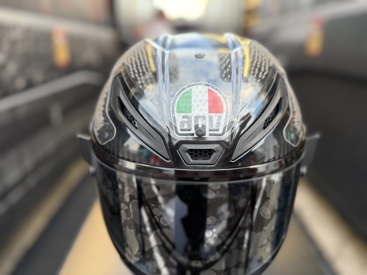 denkmit's tweet photo. There’s a new @AGVHelmets Pista GP this weekend, the R3, and as someone who talks about concussion a lot it might be the biggest safety improvement since the airbag. Has a new system that lab tests says reduces concussion BY 600%!!! https://t.co/13FwyLdMkD