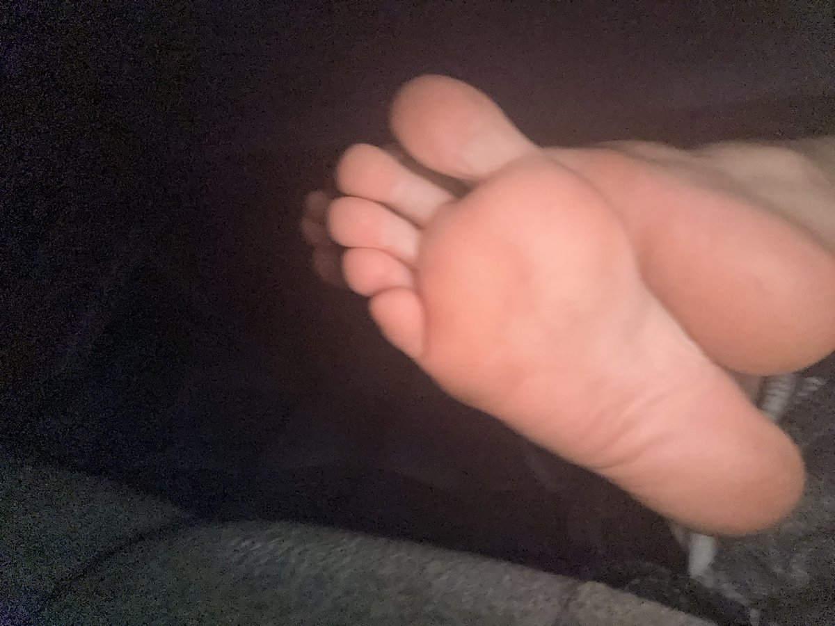 Reallyjussher's tweet photo. Also feeet 😍. #feetpics #feetfetish #feetworshi̇p #feettwt https://t.co/YkOV1fnomA