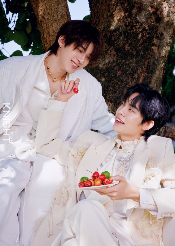 minestarryglow's tweet photo. WEDDING SHOOT 💍🤍✨😭😭😭😭😭 https://t.co/ddMlb46fjm