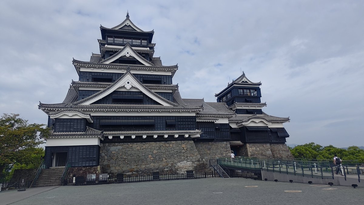 physicats's tweet photo. 熊本城は震災にまた震災で大変ですね… https://t.co/WcJnY1pfsn