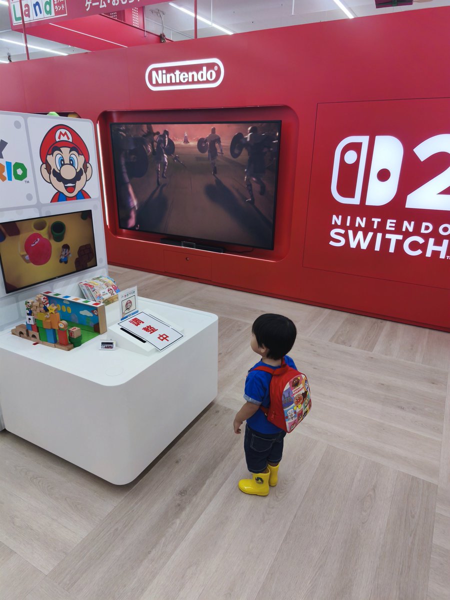 chacha940's tweet photo. 坊と家の近くのエディオンのガチすぎるSwitchコーナーw https://t.co/S5o7XPSYSS