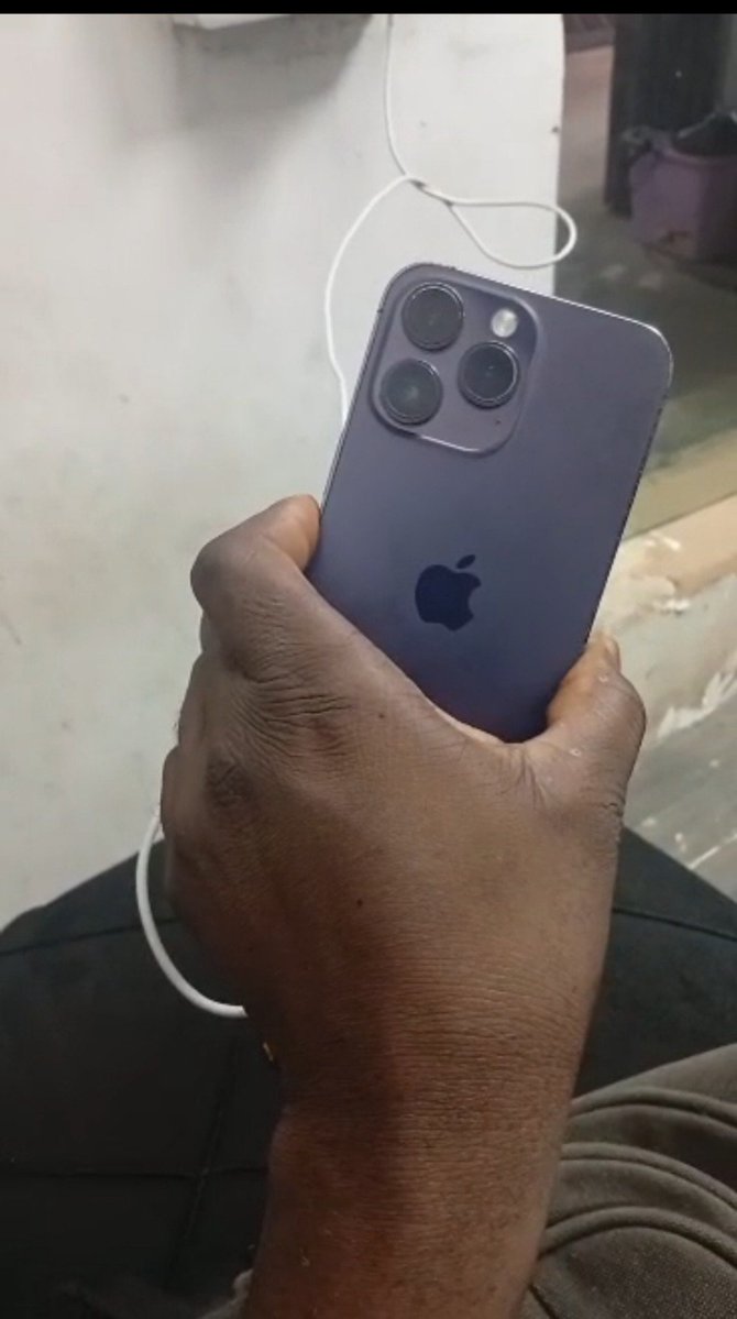 abdullaolo's tweet photo. @ZoomexOfficial This iPhone 14 Pro Max was my entry into the Apple ecosystem, and its performance is still too top-tier to ever sell. #ZoomexStory #MyFirstIPhone https://t.co/mDILNbn0gt