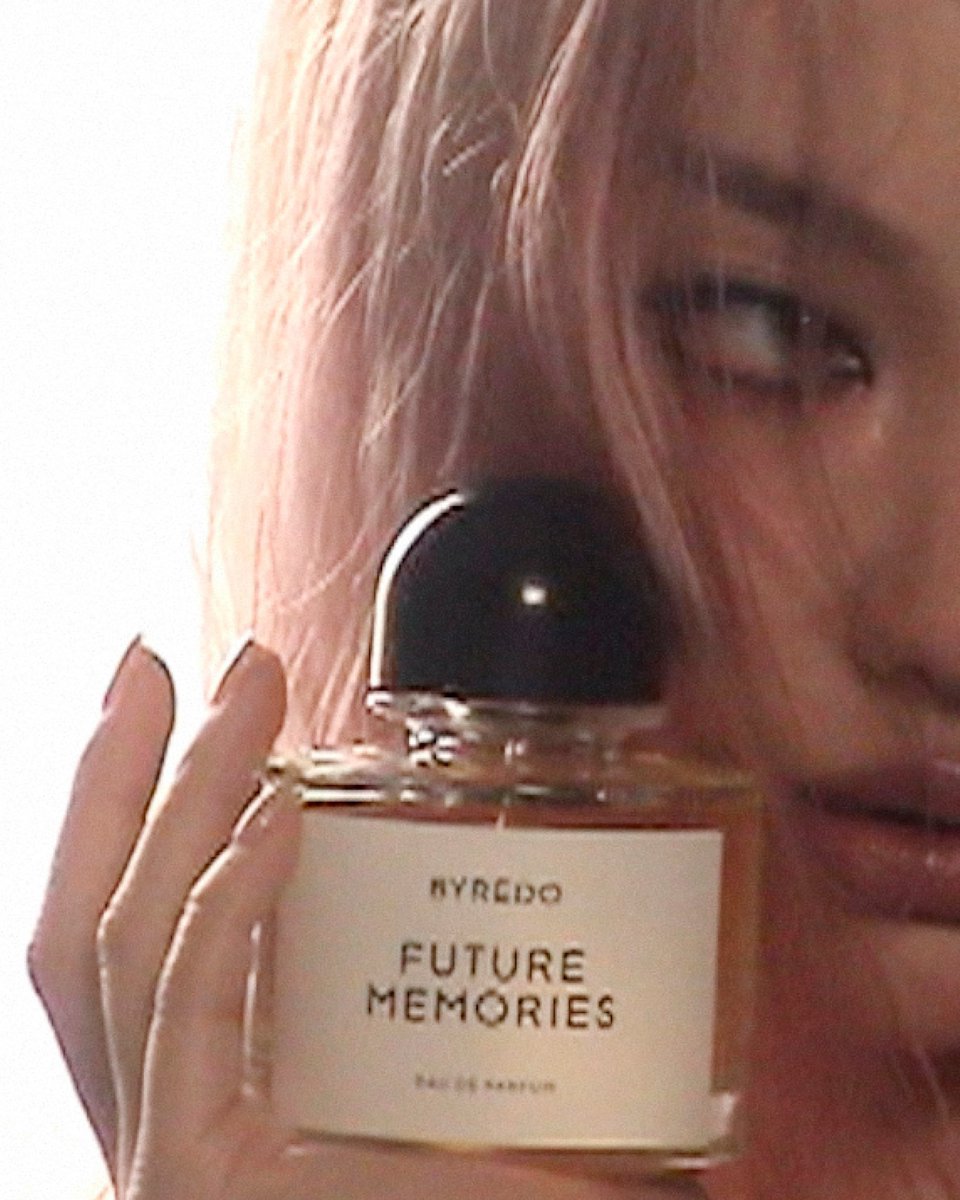 nyzhuuo's tweet photo. ᅠ
future memories in a bottle, smelling like a dream 🕊️✨
ᅠ https://t.co/rdGHw7lzRu