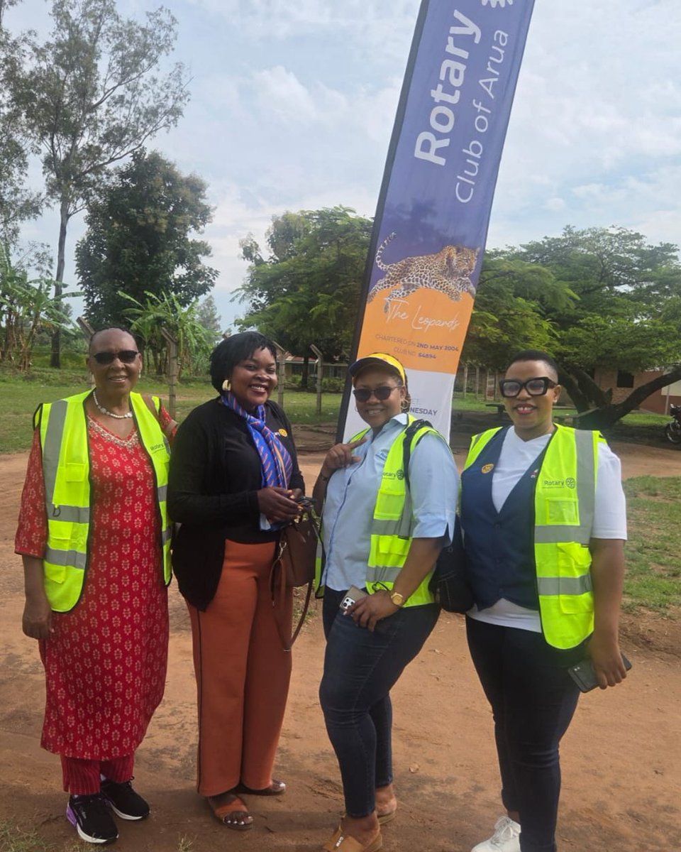 rcmanyangwa's tweet photo. Happening now!

Members of the Rotary  Club of Manyangwa-Nakwero  joined by  Rotary Club of Arua  ahead of the Desk donation ceremony to Ayelembe Primary School today.  
@AruaRotary
#RotaryKonyo 
#ServiceAboveSelf https://t.co/Jk1JvedTAu