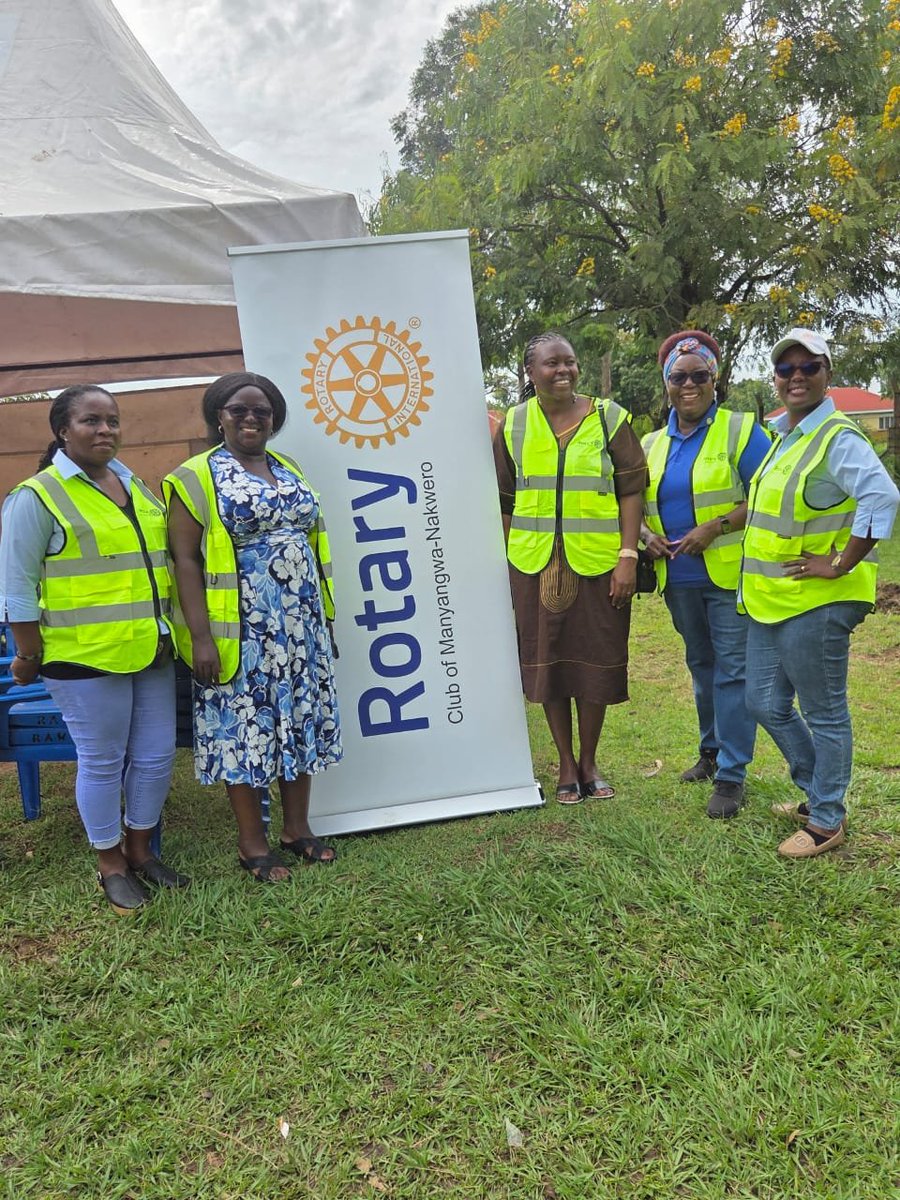 rcmanyangwa's tweet photo. Happening now!

Members of the Rotary  Club of Manyangwa-Nakwero  joined by  Rotary Club of Arua  ahead of the Desk donation ceremony to Ayelembe Primary School today.  
@AruaRotary
#RotaryKonyo 
#ServiceAboveSelf https://t.co/Jk1JvedTAu