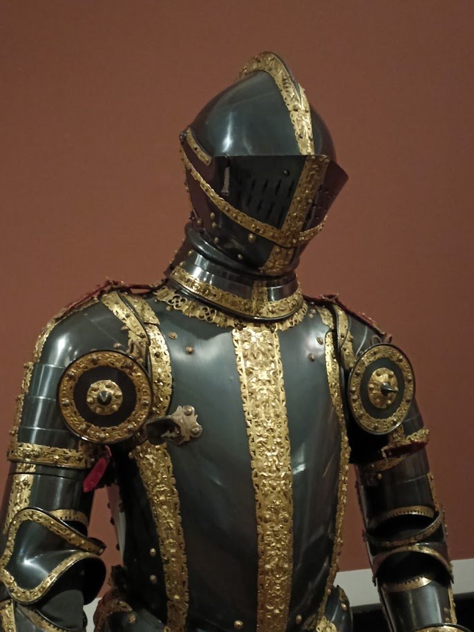 Knightly_Hist's tweet photo. The black armor of Maximilian II, Holy Roman Emperor https://t.co/6w8iNe9jhd
