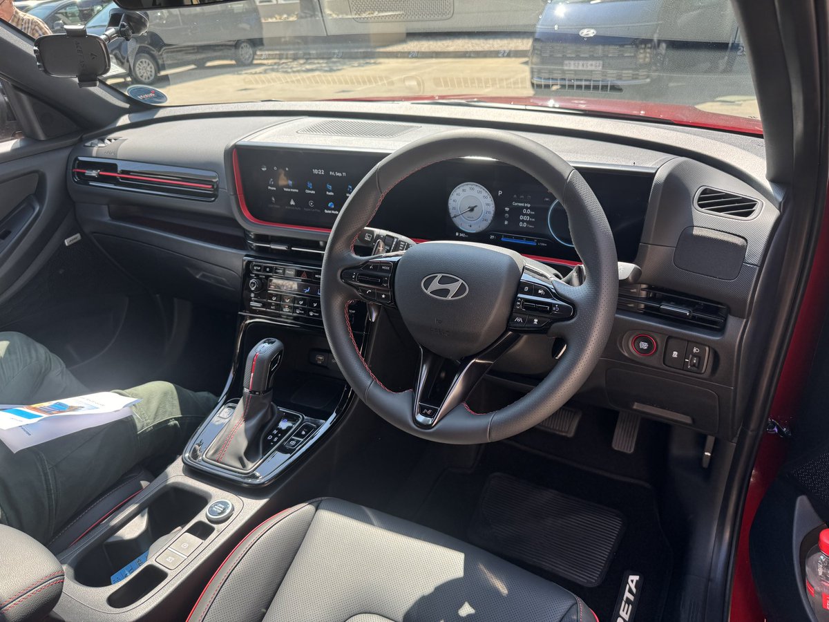 khuleonwheels's tweet photo. Yesterday, we spent some time behind the wheel of the new Hyundai Creta N Line. This is a great refresh to the Creta lineup, with a bold new cascading satin-black front grille, horizontal LED daytime running lights, a panoramic sunroof…
#HyundaiSA #HyundaiCreta #NewCreta https://t.co/pDkFoa7djP
