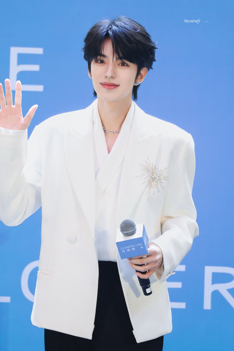wikkyuu's tweet photo. หุ่นนายแบบอ่ะเนอะ คนสวยขาใส่สูทขาว ยิ้มหวาน

FLOWERLURE WITH SHUYUAN

#ShuYuanFirstBA
#Shuyuan #李淑元 https://t.co/RcpWOuxrHj