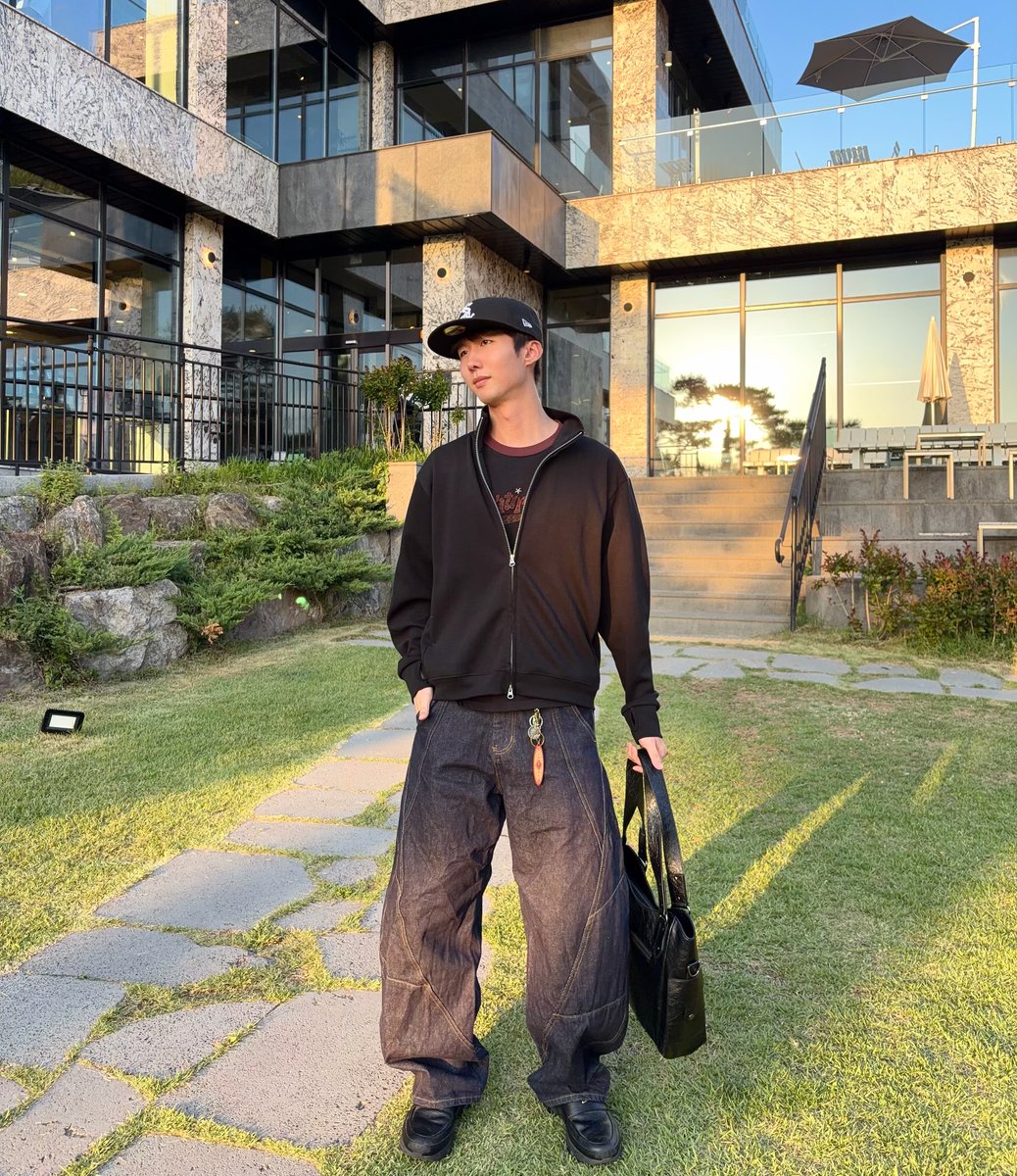 TommyLookanz7w's tweet photo. A lovely day for a feel-good outing. ☺️☺️ I should post more everyday updates. 🔥🔥 https://t.co/TQF0hTbtTM