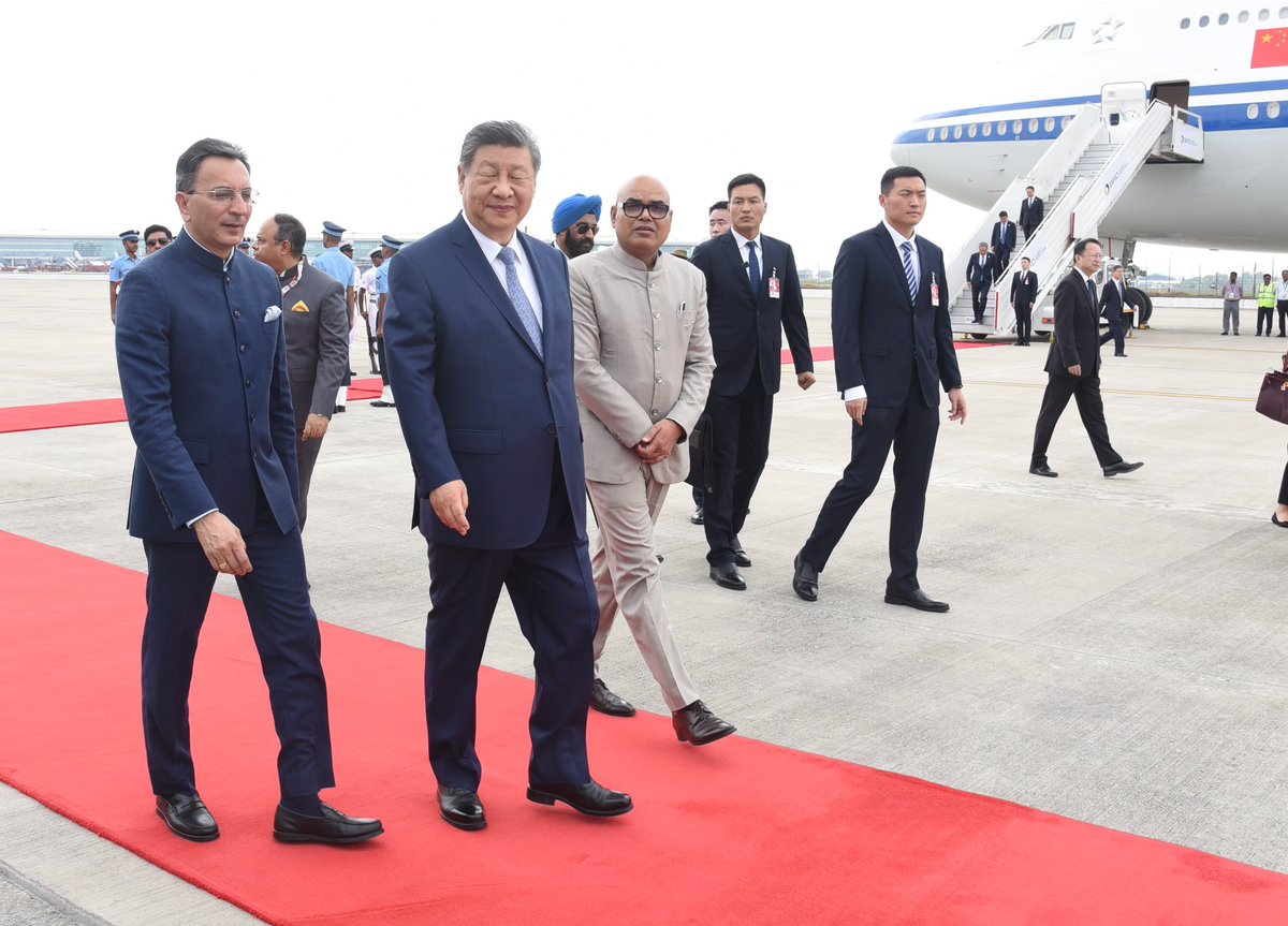 JitinPrasada's tweet photo. 18वें BRICS शिखर सम्मेलन में सहभागिता हेतु भारत पधारे पीपुल्स रिपब्लिक ऑफ चाइना के राष्ट्रपति, महामहिम श्री शी जिनपिंग जी के आगमन पर आत्मीय स्वागत किया।

'वसुधैव कुटुंबकम्' की पावन भावना के साथ भारत की ऐतिहासिक धरा पर आपका हार्दिक स्वागत और अभिनंदन!

पूर्ण विश्वास है कि इस महत्वपूर्ण सम्मेलन के दौरान होने वाले गहन एवं सार्थक विचार-विमर्श वैश्विक शांति, समृद्धि और साझा विकास की दिशा में अत्यंत फलदायी सिद्ध होंगे।

@PMOIndia @MEAIndia @EOIBeijing @BricsIndia2026 #BRICS2026
