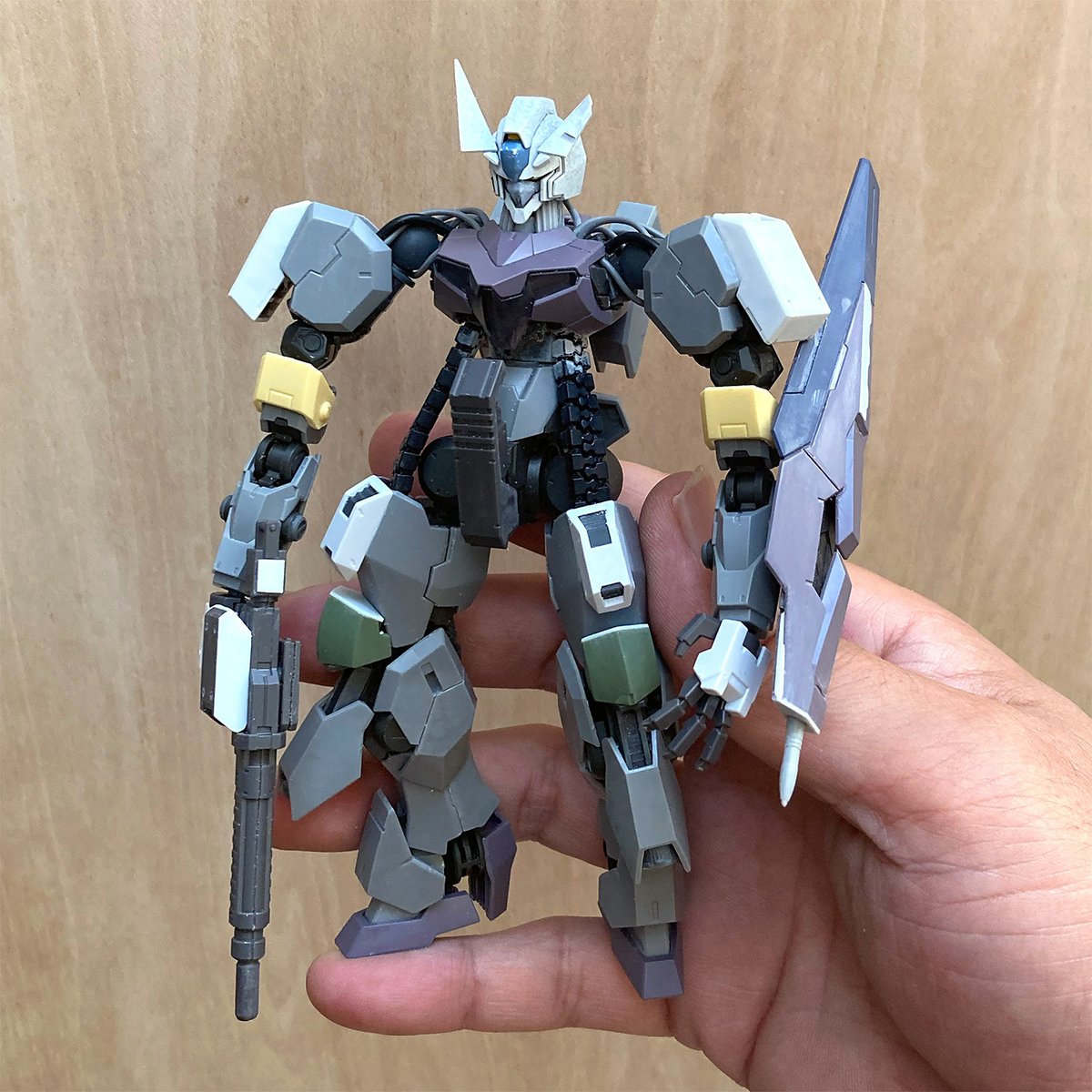 enpi_two_'s tweet photo. wip.
ほしきたべーすさんで勧めていただいた
ガンヴォルヴァ。
「Re:水星の魔女コンペ」に出すべく、
素材の味を大切にして組みました（笑）
これから塗装の準備。間に合うか！？
#プラモデル好きと繋がりたい #ガンプラ #ほしきたべーす https://t.co/0ubh37apjb