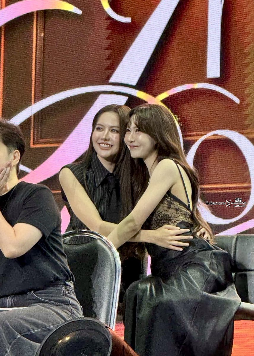 KhuenCheepSaoY's tweet photo. อยากจะกอดก็กอดเลยลูก 😌

4E OUR INFINITE MOMENTS
#4ElementsInfiniteBonds
#น้ำหนึ่งเนย #NamneungNoey
#NamneungMilinD #NoeyKanteera https://t.co/V0yNEorko1