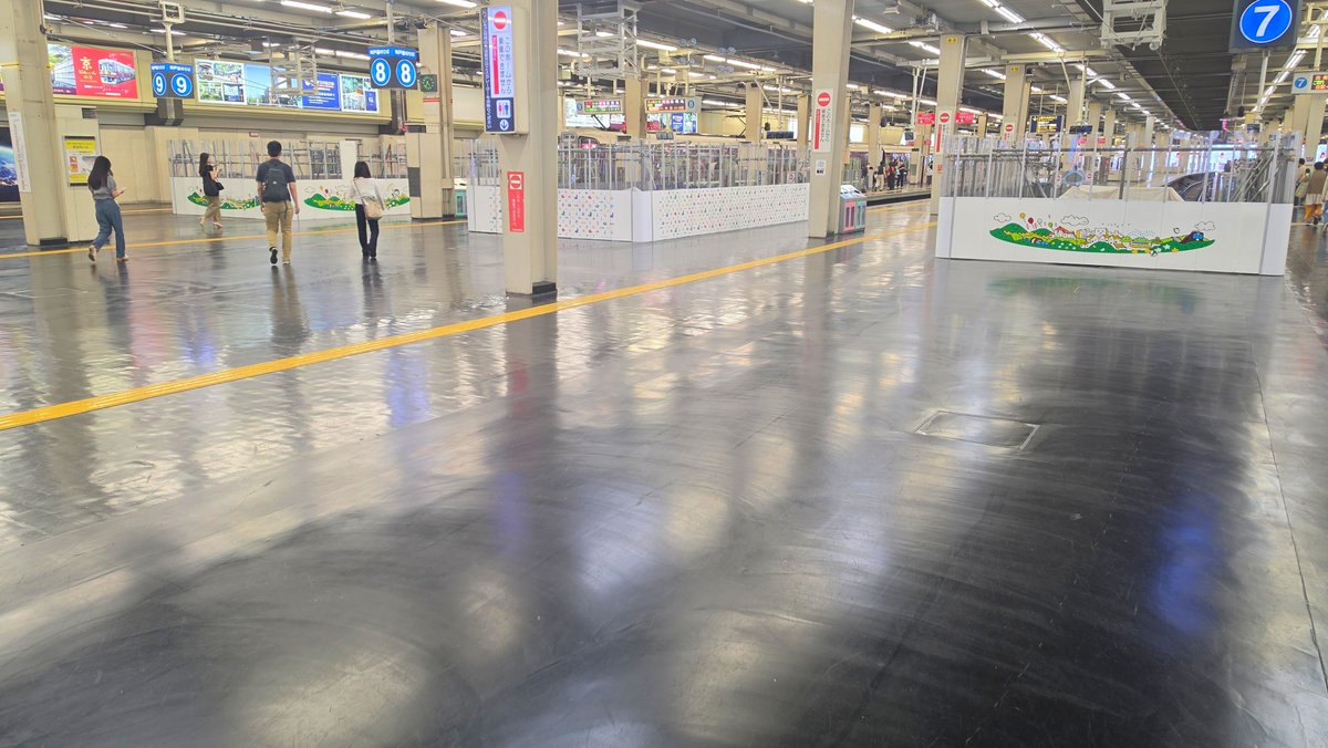 ken_ta_rou's tweet photo. ホームを14メートル短縮する改良工事が行われている阪急大阪梅田駅。神戸線ホームの短縮が完了し、広い空間が捻出されました。たかが14メートル、されど14メートル。これが10面9線分ともなると相当な面積となります。 https://t.co/Nomo4saxCG