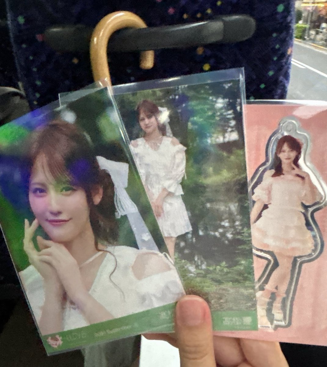 Hit0mn_s26's tweet photo. 生写真2パックだけ買ったら瞳ちゃんヨリとヒキ出てきて嬉しかったT ·̫ T♡
アクスタもこの衣装可愛すぎて買っちゃった https://t.co/wyzRhvn4wt