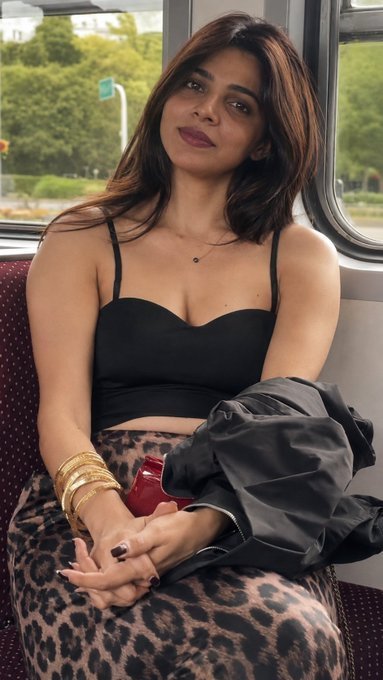 Justfap18's tweet photo. Ah devudu enni positions lo dengithe putave intha sexy ga dhinni oka sari gang bang cheyyalani undhi 
Ela dengali ante modda meedha unna vein impressions anni dhani face meedha ravali 
Okkoka stroke ki orgasm tho chachipovali lanja https://t.co/ei488eXphr