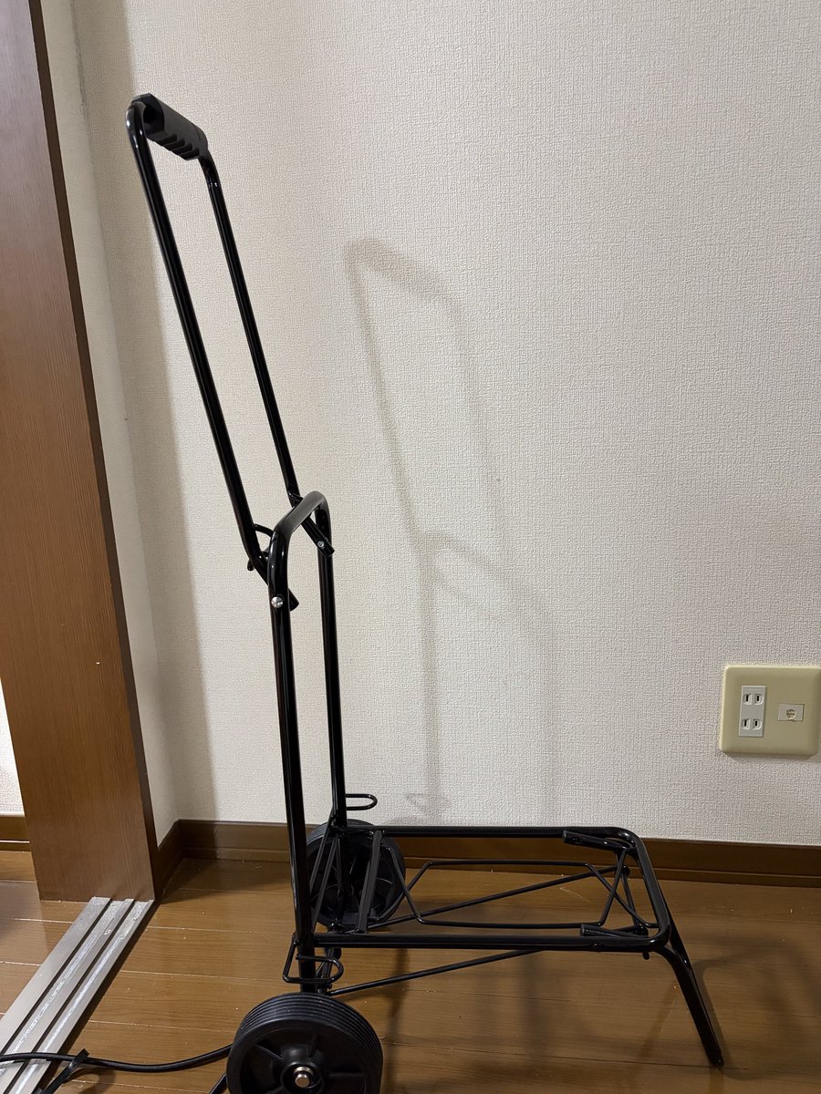 torotorobone316's tweet photo. 近々またトロンボーンやるつもりでいるんだけど、持ち運大変だからキャリーカート買ってきた
こうやって運ぶよ https://t.co/6eUXrtpXEK