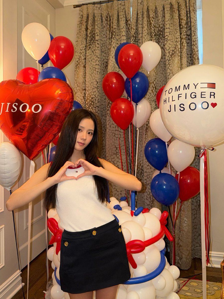 pawangdalgom's tweet photo. Tommy Hilfiger ❤️ JISOO https://t.co/zVnHyd5wd1