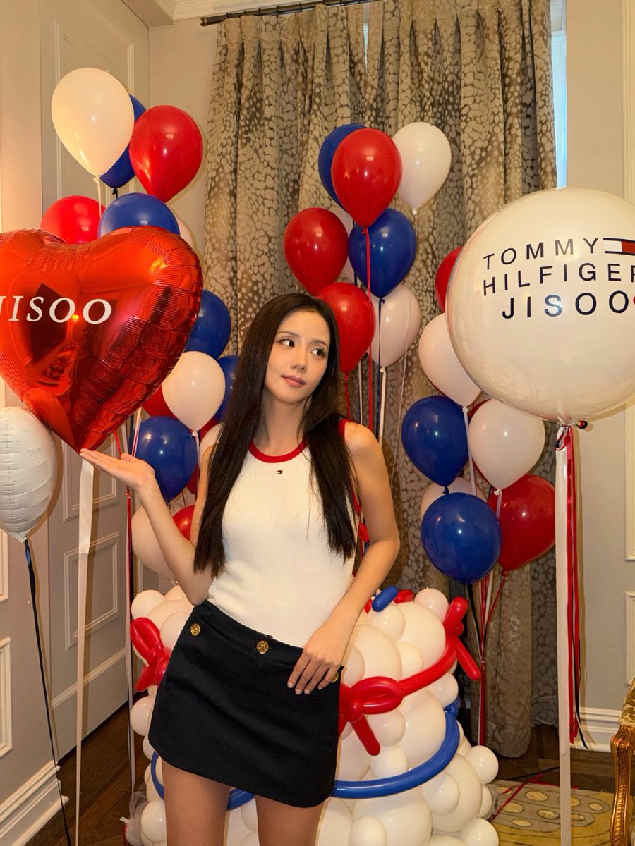 pawangdalgom's tweet photo. Tommy Hilfiger ❤️ JISOO https://t.co/zVnHyd5wd1